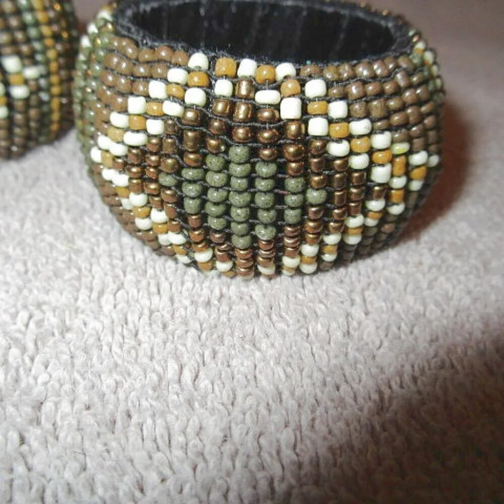 Vtg Set Of 4 Beaded Napkin Rings Reversible Diamond Earthtones MCM Indian Boho
